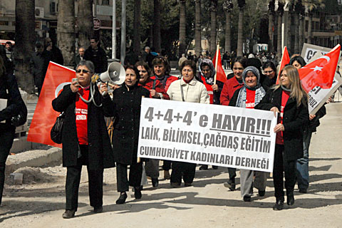 Cumhuriyet kadınlarından 4+4+4’e tepki