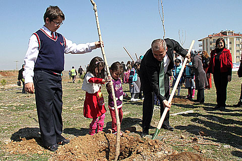 Beş bin fidan toprakla buluştu
