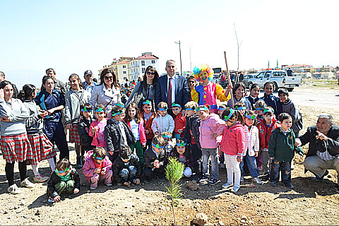 Fidanlar toprakla buluşmaya devam ediyor