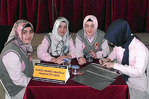 İmam Hatipliler Arapça yarıştı