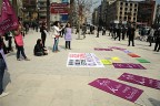 Kadına şiddeti önlüklerle protesto ettiler