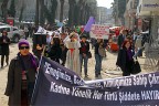 Köylü kadınlardan kaşıklı tavalı şiveli protesto