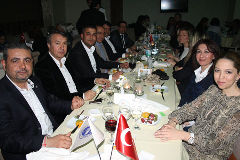 Şamil Çınar eşini şiirle kandırmış