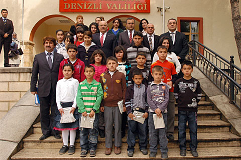 Vali Demir’den öğrencilere ödül