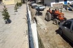 2,5 metrelik duvardan düştü