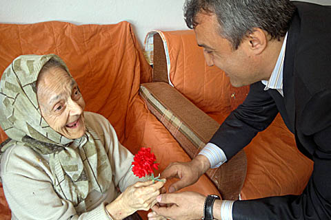 Yaşlıları mutlu ettiler