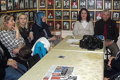 Ak Partilililerden Şehit Ailelerine ziyaret