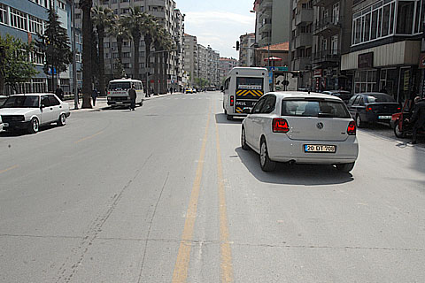 40 santimlik asfalt ikinci yazı göremedi