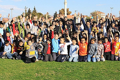 Çivril Belediyesi futbol akademisi açtı