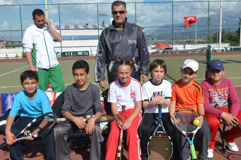 Belediyeden ücretsiz tenis kursu
