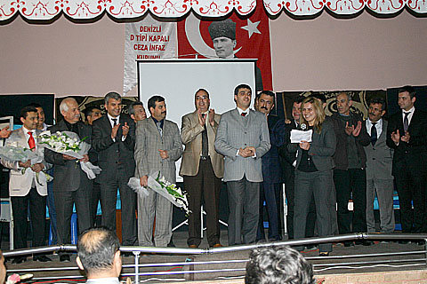 Cezaevinde şiir dinletisi