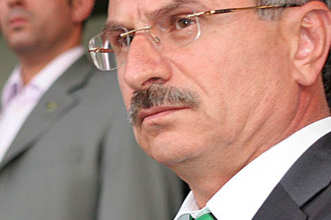 Özsoy ikna edilmeye çalışılıyor