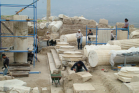 Laodikya’da antik dönemin en büyük kutsal alanı ortaya çıktı