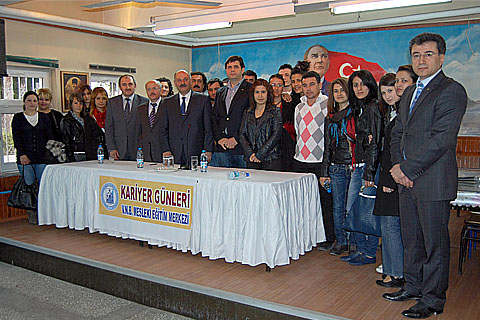 Memişoğlu deneyimlerini öğrencilerle paylaştı