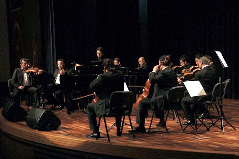 PAÜ oda orkestrasından müzik ziyafeti
