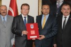 Pekdemir okulu bitirdi okul yaptırıyor