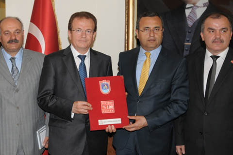 Pekdemir okulu bitirdi okul yaptırıyor