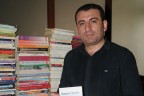Şehit ağabeyi için kitap çıkardı gelirini şehit ailelerine bağışladı