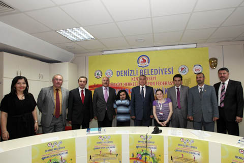 Spor engelleri aşacak