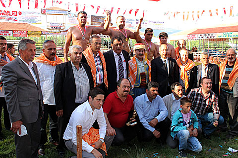 Beyağaç’ın başpehlivanı Bakan