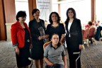 6 yıl kızını omzunda taşıdı yılın annesi seçildi