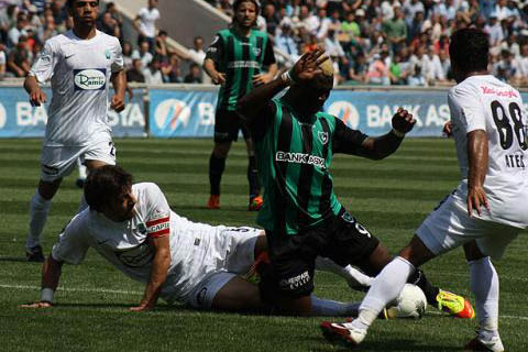 Horoz galibiyetle bitirdi 3-1