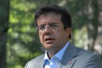Zeybekci’den Ayhan’a manalı gönderme