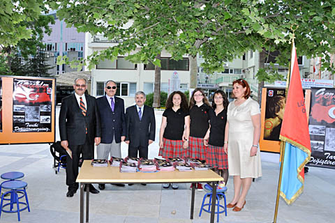 Öğrencilerden Sözde Ermeni Soykırımı’na stantlı tepki