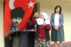 Denizli Çivril’de 85’lik Nimet Nine diplomalı oldu