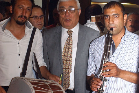 Davullu zurnalı adaylık açıklaması