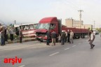 İŞÇİ SERVİSİ TIRLA ÇARPIŞTI: 12 YARALI VAR