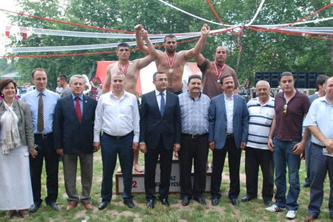 Honaz’da Başpehlivan Atlı oldu