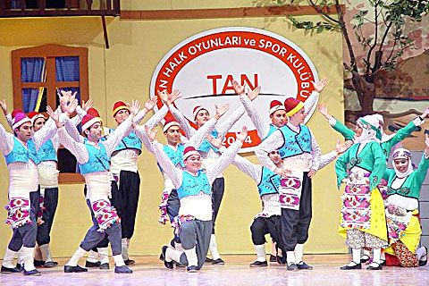 Tan’dan müzikal tadında dans gösterisi