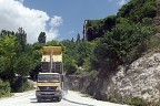Güney Şelalesi’ne giden yola asfaltlama