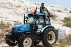 Koreli çiftçi traktörüyle Pamukkale’de