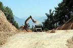 Köy yollarında keskin virajlara neşter