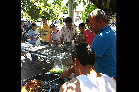 MHP’den Yorga’da Ramazan Lokması