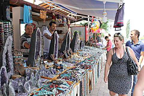Turistlerden şifalı taşlara yoğun ilgi