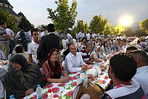 Zolan Bahçelievler’de iftar açtı