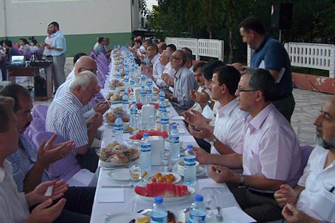 Müftülükten hayırseverlere iftar