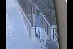 Denizli’de camideki yardım kutusunu çalmaya çalışanlar kameraya yakalandı