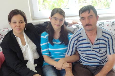 Kızına böbreğini verecek