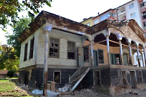 Tarihi Sürücü Evi ayağa kalkıyor