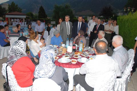 Vali Demir’den şehit yakınlarına iftar