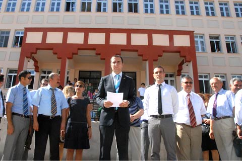 Veli öğretmeni dövdü, eğitimciler protesto etti