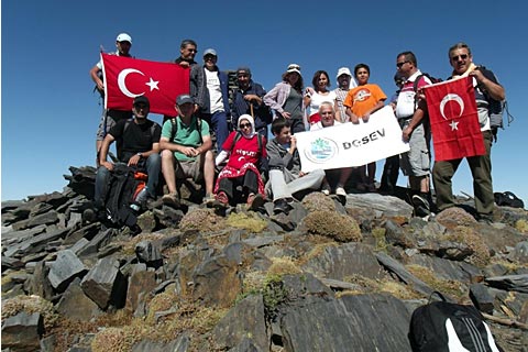 Bayramı 2 bin 308 metrede kutladılar