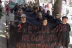 DEBA işçilerinin kefenli maskeli protestosu