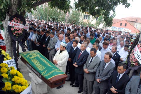 Denizli Gazeteciler Cemiyeti Başkanı Önder Varol’un anne acısı