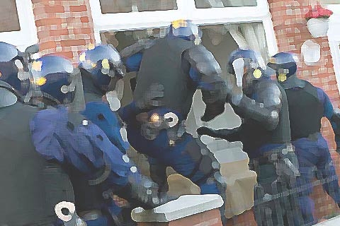Denizli’de eroin operasyonu, bornoz içinden 32 kilo eroin çıktı