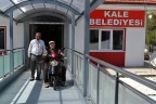 Kale’de yaşlılar için köprü yapıldı